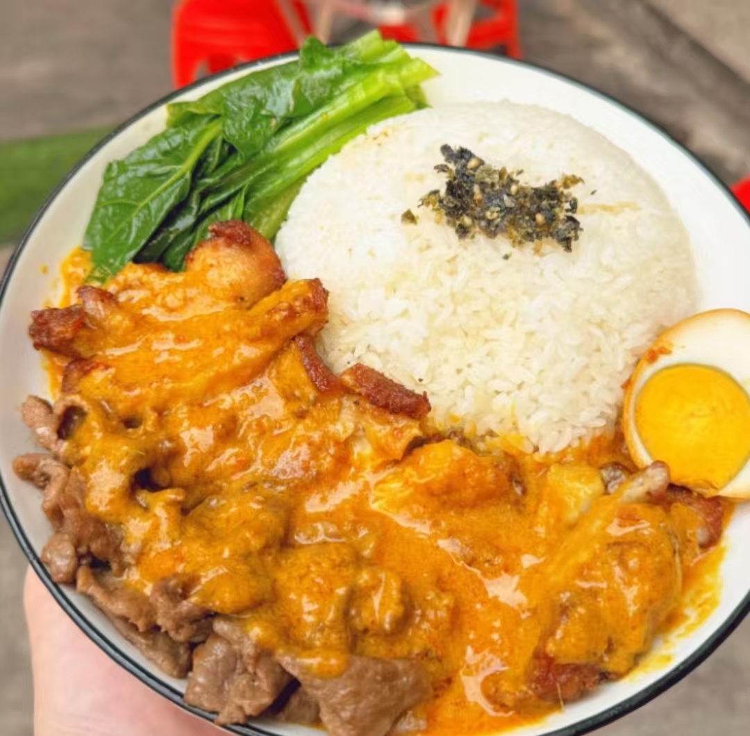 【双拼】咖喱牛肉拼脆鸡扒饭.jpg